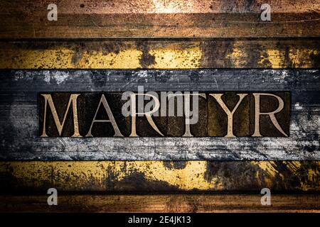 Martyr Text auf texturiertem Grunge Silber und Vintage Kupfer Hintergrund Stockfoto