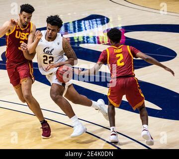 Hass Pavilion. Januar 2021. CA U.S.A. der kalifornische Stürmer Andre Kelly (22) fährt während des NCAA Basketballspiels zwischen den USC Trojanern und den California Golden Bears 68-76, die im Hass Pavilion verloren wurden, zum Reifen. Thurman James/CSM/Alamy Live News Stockfoto