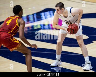 Hass Pavilion. Januar 2021. CA U.S.A. California Forward Grant Anticevich (15) setzt das Spiel während des NCAA Basketballspiels zwischen USC Trojanern und den California Golden Bears 68-76 verloren in Hass Pavilion. Thurman James/CSM/Alamy Live News Stockfoto