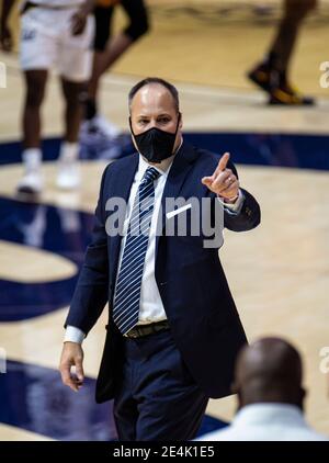 Hass Pavilion. Januar 2021. CA U.S.A. Kalifornien Cheftrainer Mark Fox auf der Seitenlinie während des NCAA Basketballspiels zwischen USC Trojanern und den California Golden Bears 68-76 verloren in Hass Pavilion. Thurman James/CSM/Alamy Live News Stockfoto