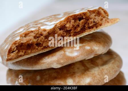 Oblaten-Lebkuchen, Oblatenlebkuchen, halbiert, geöffnet, Nürnberger Lebkuchen, glasiert Stockfoto