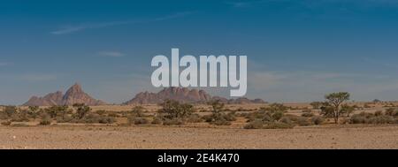 Panoramafoto der Spitzkoppe im Erongo-Gebirge, Namibia Stockfoto