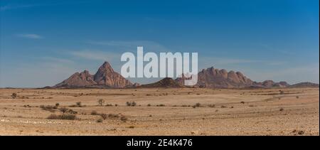 Panoramafoto der Spitzkoppe im Erongo-Gebirge, Namibia Stockfoto