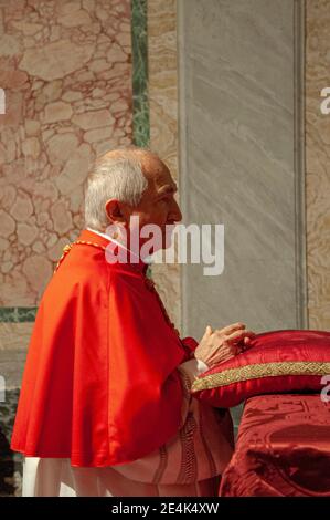 24. Januar 2020 : Karte. Silvano Maria Tomasi feiert die Messe während seiner Besitzergreifung der Diakonie von San Nicola in Carcere in Rom. Stockfoto