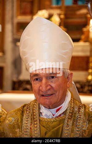 24. Januar 2020 : Karte. Silvano Maria Tomasi feiert die Messe während seiner Besitzergreifung der Diakonie von San Nicola in Carcere in Rom. Stockfoto