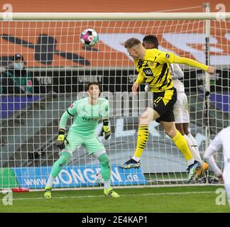 Mönchengladbach, Deutschland. 22. Jan, 2021. firo: 22.01.2021, Fußball: 1. Bundesliga, Saison 2020/21 Borussia Monchengladbach, Gladbach - BVB, Borussia Dortmund 4: 2 Chance Steffen TIGGES, BVB Quelle: dpa/Alamy Live News Stockfoto