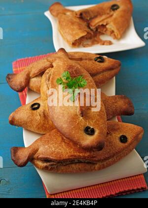 Thunfisch-Pie. Panadons, typisches Gericht aus Katalonien, Spanien. Stockfoto
