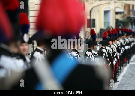 Roma, Italia - 4 novembre 2016: I carabinieri schierati in via IV Novembre il Giorno dell'Unità Nazionale e Giornata delle Forze Armate Stockfoto