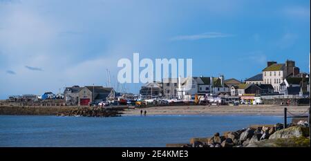 Lyme Regis, Dorset, Großbritannien. Januar 2021. UK Wetter: Ein heller, sonniger und kalter Tag im Badeort Lyme Regis während der dritten nationalen Sperre. Kredit: Celia McMahon/Alamy Live Nachrichten Stockfoto