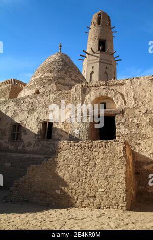 Verlassene alte Dorf el-Qasr in der Oase Dakhla, Ägypten Stockfoto