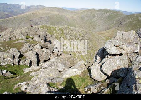 Der Grat, der vom alten Mann von Coniston in Richtung führt Swirl wie von Dow Crag aus gesehen Lake District Coniston Cumbria England Stockfoto