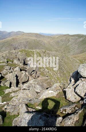 Der Grat, der vom alten Mann von Coniston in Richtung führt Swirl wie von Dow Crag aus gesehen Lake District Coniston Cumbria England Stockfoto