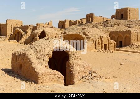 Alte christliche Nekropole von Al Bagawat, alte leere Gräber, Ägypten Stockfoto