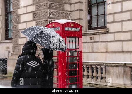 London UK 24 Januar 2021 schwerer Schnee fiel heute in London, Paul Quezada-Neiman/Alamy Live News Stockfoto