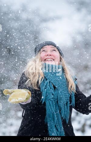 Oxford, Oxfordshire, Großbritannien. Januar 2021. Die Menschen machen das Beste aus dem ersten Schneefall des Winters in Oxford. Alle abgebildeten leben im selben Haushalt wie der Fotograf. Kredit: Andrew Walmsley/Alamy Live Nachrichten Stockfoto