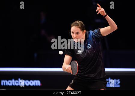 COVENTRY, GROSSBRITANNIEN. Januar 2021. Andrew Baggaley (eng) gegen Sabine Winter (GER) während des World Ping Pong Masters 2021 in der Ricoh Arena am Sonntag, 24. Januar 2021 in COVENTRY, ENGLAND. Kredit: Taka G Wu/Alamy Live Nachrichten Stockfoto