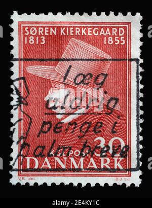 Die in Dänemark gedruckte Briefmarke zeigt Soren Kierkegaard, um 1955 Stockfoto