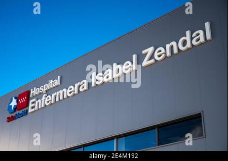 Madrid, Spanien. Januar 2021. Blick auf die Fassade des neuen Notkrankenhauses Isabel Zendal, wo Patienten mit Coronavirus (COVID-19) behandelt werden. Quelle: Marcos del Mazo/Alamy Live News Stockfoto