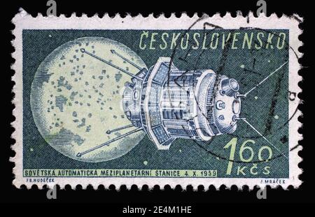 Die in der Tschechoslowakei gedruckte Briefmarke zeigt Luna 3 Fotografien der dunklen Seite des Mondes, Serie Space Research, um 1961 Stockfoto