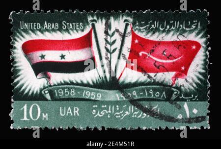 Briefmarke gedruckt in Ägypten zeigt Flaggen der U.A.R. und Jemen, 1. Jahrestag der Proklamation der Vereinigten Arabischen Staaten, um 1959 Stockfoto