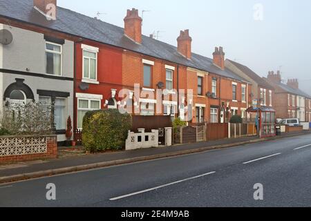 Reihenhäuser, traditionelle englische Architektur, in Long Eaton Stadt, Nottinghamshire, East Midlands, England, Vereinigtes Königreich Stockfoto