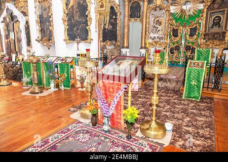 Twer Oblast, Russland - 12. Juli 2014: Das Innere der Kirche des Heilands und des heiligen Georg im Dorf Mlevo. Die Kirche wurde 1849 gegründet Stockfoto