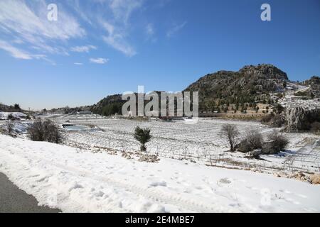 Schnee in den Bergen von Kessrouan im Libanon - Januar 2021 Stockfoto