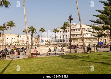 Der Hauptplatz, Markt und Treffpunkt des Grand Socco in Tanger, Marokko Stockfoto