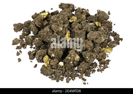 Paydirt mit einigen Goldnuggets isoliert auf weißem Hintergrund Stockfoto