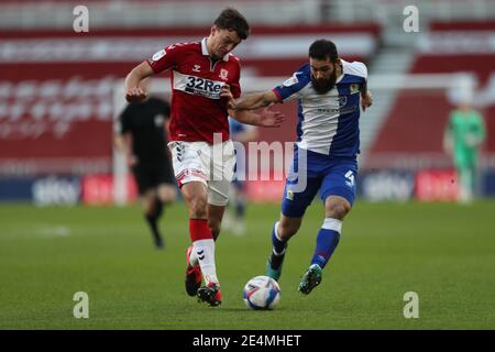 MIDDLESBROUGH, ENGLAND. 24. JANUAR Dael Fry von Middlesbrough in Aktion mit Bradley Johnson von Blackburn Rovers während des Sky Bet Championship-Spiels zwischen Middlesbrough und Blackburn Rovers im Riverside Stadium, Middlesbrough am Sonntag, 24. Januar 2021. (Kredit: Mark Fletcher, Mi News) Kredit: MI Nachrichten & Sport /Alamy Live Nachrichten Stockfoto