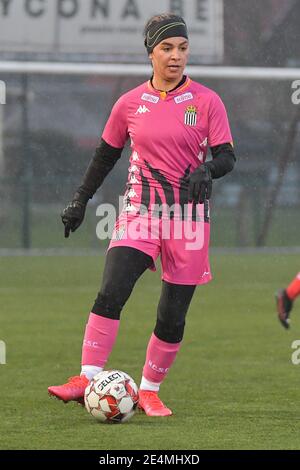 Zulte, Belgien. Januar 2021. Yasaman Farmani (6) von Sporting Charleroi während eines weiblichen Fußballspiels zwischen SV Zulte - Waregem und Sporting Charleroi am elften Spieltag der Saison 2020 - 2021 der belgischen Scooore Womens Super League, samstag, 23. Januar 2021 in Zulte, Belgien. FOTO SPORTPIX.BE Dirk VUYLSTEKE Quelle: SPP Sport Press Foto. /Alamy Live Nachrichten Stockfoto