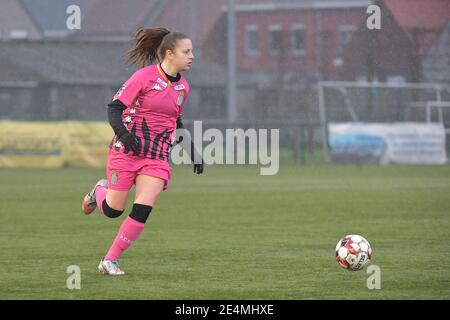 Zulte, Belgien. Januar 2021. Chrystal Lermusiaux (2) von Sporting Charleroi während eines weiblichen Fußballspiels zwischen SV Zulte - Waregem und Sporting Charleroi am elften Spieltag der Saison 2020 - 2021 der belgischen Scooore Womens Super League, samstag, 23. Januar 2021 in Zulte, Belgien. FOTO SPORTPIX.BE Dirk VUYLSTEKE Quelle: SPP Sport Press Foto. /Alamy Live Nachrichten Stockfoto