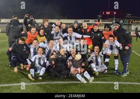 Zulte, Belgien. 23. Jan, 2021. Spieler von Charleroi feiern ihren Sieg nach einem weiblichen Fußballspiel zwischen SV Zulte - Waregem und Sporting Charleroi am elften Spieltag der Saison 2020 - 2021 der belgischen Scooore Womens Super League, samstag, 23. Januar 2021 in Zulte, Belgien . FOTO SPORTPIX.BE Dirk VUYLSTEKE Quelle: SPP Sport Press Foto. /Alamy Live Nachrichten Stockfoto