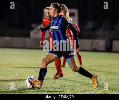 Woluwe, Belgien. Januar 2021. Talitha De Groote (20) vom Club Brugge mit dem Ball während eines weiblichen Fußballspiels zwischen FC Femina White Star Woluwe und Club Brugge YLA am elften Spieltag der Saison 2020 - 2021 der belgischen Scooore Womens Super League, Freitag, 22. Januar 2021 in Woluwe, Belgien . FOTO SPORTPIX.BE / SPP / SEVIL OKTEM Quelle: SPP Sport Press Foto. /Alamy Live Nachrichten Stockfoto