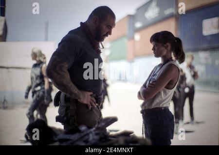 Army of the Dead ist ein kommender amerikanischer Zombie-Heist-Film von Zack Snyder, aus einem Drehbuch von Snyder, Shay Hatten und Joby Harold und einer Geschichte von Snyder. Dave Bautista, Ella Purnell, Ana de la Reguera, Garret Dillahunt, Raúl Castillo, Omari Hardwick, Hiroyuki Sanada, TIG Notaro und Matthias Schweighöfer sind hier zu sehen. Dieses Foto ist nur für redaktionelle Zwecke bestimmt und unterliegt dem Urheberrecht des Filmunternehmens und/oder des Fotografen, der vom Film oder der Produktionsfirma beauftragt wurde, und darf nur von Publikationen im Zusammenhang mit der Bewerbung des oben genannten Films reproduziert werden. Eine obligatorische Gutschrift für die f Stockfoto