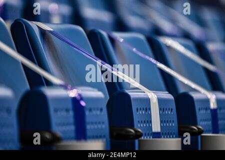 Sinsheim, Deutschland. Januar 2021. Reihen von gesperrten Sitzen vor dem Spiel. GES/Fußball/1. Bundesliga: TSG Hoffenheim - FC Köln, 24.01.2021 Fußball: 1. Liga: TSG Hoffenheim gegen FC Köln, Leverkusen, 24. Januar 2021 Quelle: dpa/Alamy Live News Stockfoto