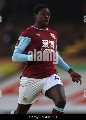 Burnleys Joel Mumbongo beim vierten Lauf des Emirates FA Cup im Craven Cottage, London. Bilddatum: Sonntag, 24. Januar 2021. Stockfoto