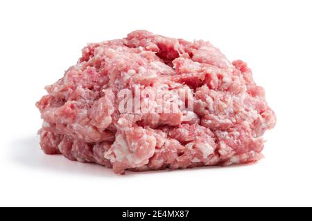 Großer Klumpen Hackfleisch isoliert auf weißem Hintergrund Stockfoto