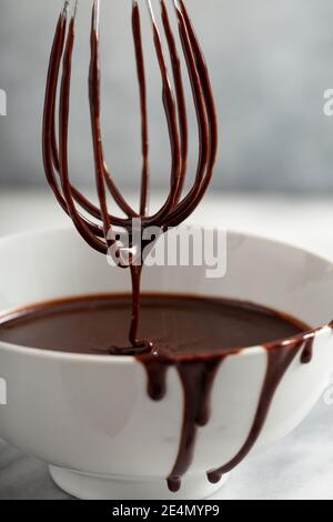Herstellung von Schokoladenglasur oder Sauce Stockfoto