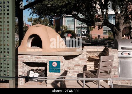 Stadtgärten, Park, Dirt Oven, Veranstaltungen, berühmte historische Personen, Familien, Kale, Cabbages, Boden, Pavillon, kaltes Wetter Abdeckung, und Vegetarische Wortspiele Stockfoto