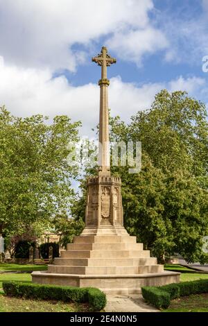 Das Kriegsdenkmal in St. Giles wurde 1921 vom Oxford City Council (1. Und 2. Weltkrieg) in St. Giles' Memorial Garden, Oxford, Oxfordshire, Großbritannien, errichtet Stockfoto