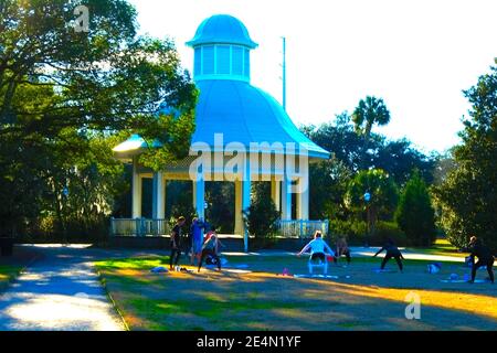 Stadtgärten, Park, Dirt Oven, Veranstaltungen, berühmte historische Personen, Familien, Kale, Cabbages, Boden, Pavillon, kaltes Wetter Abdeckung, und Vegetarische Wortspiele Stockfoto