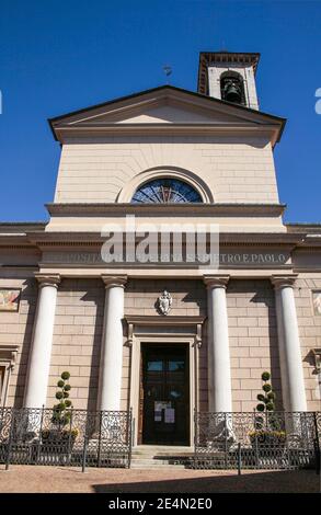 Luino, Provinz Varese, Region Lombardei, Lago Maggiore (Lago Maggiore). Chiesa Prepositurale S.S. Pietro e Paolo (Präpositurale Kirche S. S. S. Peter und Paul), 1840, Architekt Natale Pugnetti. Stockfoto