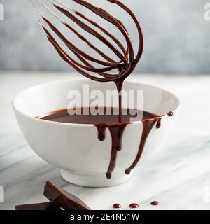 Herstellung von Schokoladenglasur oder Sauce Stockfoto