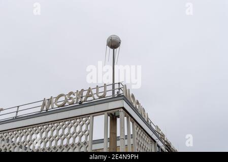 Berlin, Deutschland - 30. Juli 2019: Café Moskau Gebäude in der Karl-Marx-Allee in Ost-Berlin. Stockfoto