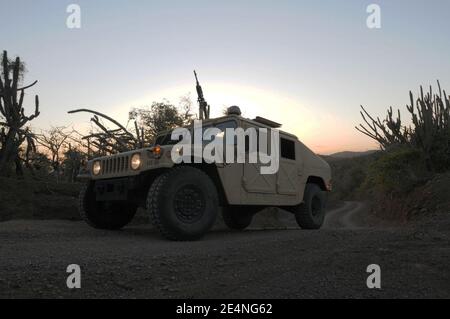 Mitglieder der Firma Bravo 1-296 Infanterie-Regiment der Puerto Rico Nationalgarde Patrouille um JTF GTMO Stockfoto