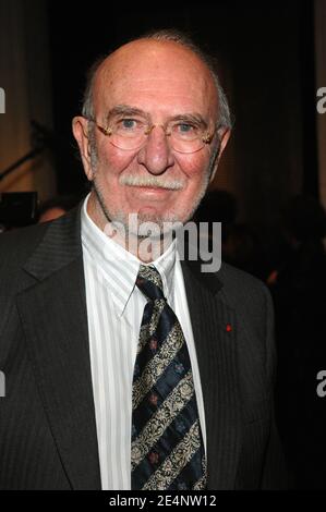 Schauspieler Jean-Pierre Marielle (Career Achievement Award) nimmt an der 13. Jährlichen 'Ceremonie des Lumieres' (französisches Äquivalent der Goldenen Globen) Teil, die am 13. Januar 2008 im Pariser Rathaus stattfand. Foto von Nicolas Khayat/ABACAPRESS.COM Stockfoto