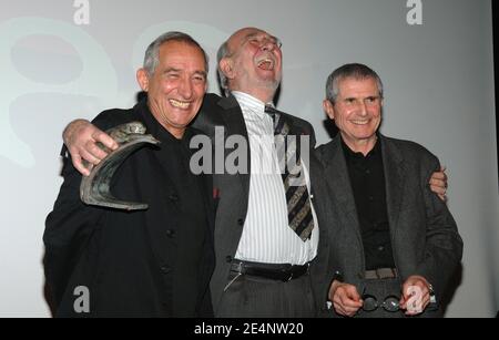 Der Schauspieler Jean-Pierre Marielle (Career Achievement Award) und die Regisseure Alain Corneau und Claude Lelouch nehmen an der 13. Jährlichen "Ceremonie des Lumieres" (französisches Äquivalent der Goldenen Globen) Teil, die am 13. Januar 2008 im Pariser Rathaus stattfand. Foto von Nicolas Khayat/ABACAPRESS.COM Stockfoto