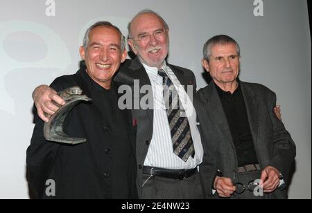 Der Schauspieler Jean-Pierre Marielle (Career Achievement Award) und die Regisseure Alain Corneau und Claude Lelouch nehmen an der 13. Jährlichen "Ceremonie des Lumieres" (französisches Äquivalent der Goldenen Globen) Teil, die am 13. Januar 2008 im Pariser Rathaus stattfand. Foto von Nicolas Khayat/ABACAPRESS.COM Stockfoto