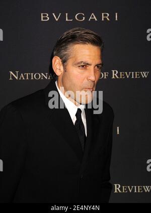 George Clooney kommt für die National Board of Review of Motion Pictures Awards Gala 2007, die am Dienstag, den 15. Januar 2008, in der 42. Straße von Cipriani in New York City, NY, USA, stattfand. Foto von David Miller/ABACAPRESS.COM Stockfoto